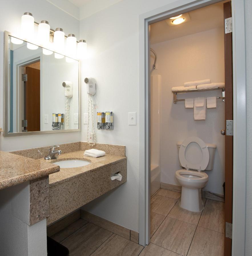 Hotel Pommier Indianola Екстериор снимка