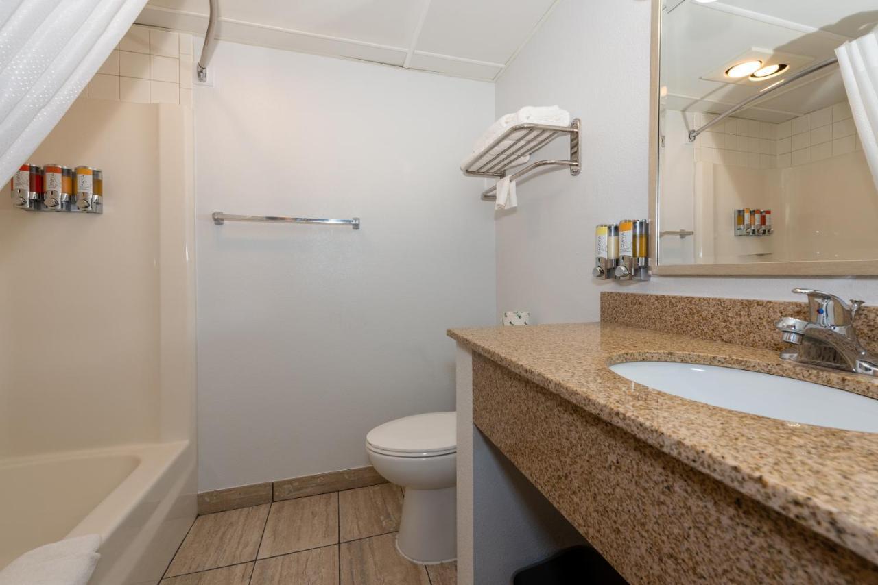 Hotel Pommier Indianola Екстериор снимка