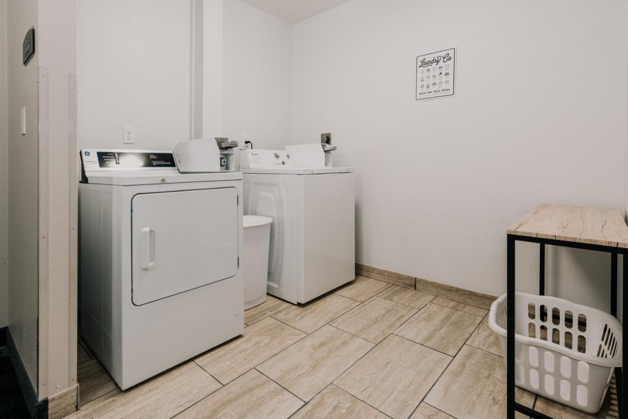 Hotel Pommier Indianola Екстериор снимка