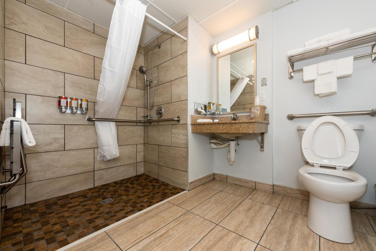 Hotel Pommier Indianola Екстериор снимка