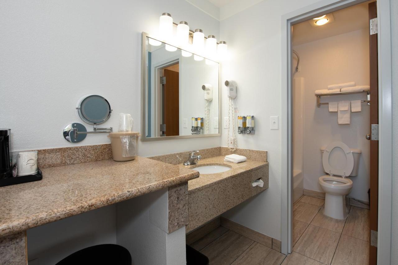 Hotel Pommier Indianola Екстериор снимка
