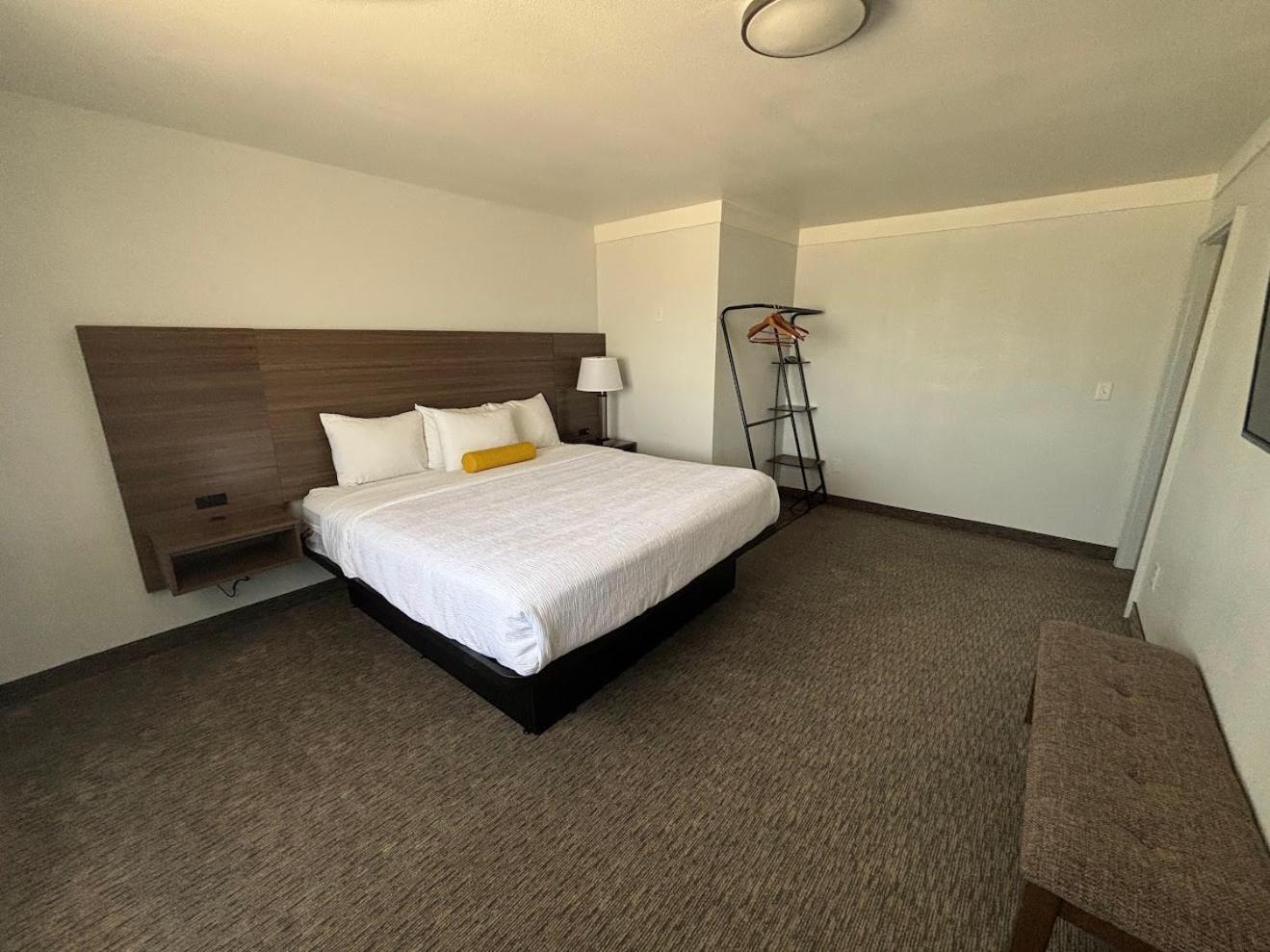 Hotel Pommier Indianola Екстериор снимка