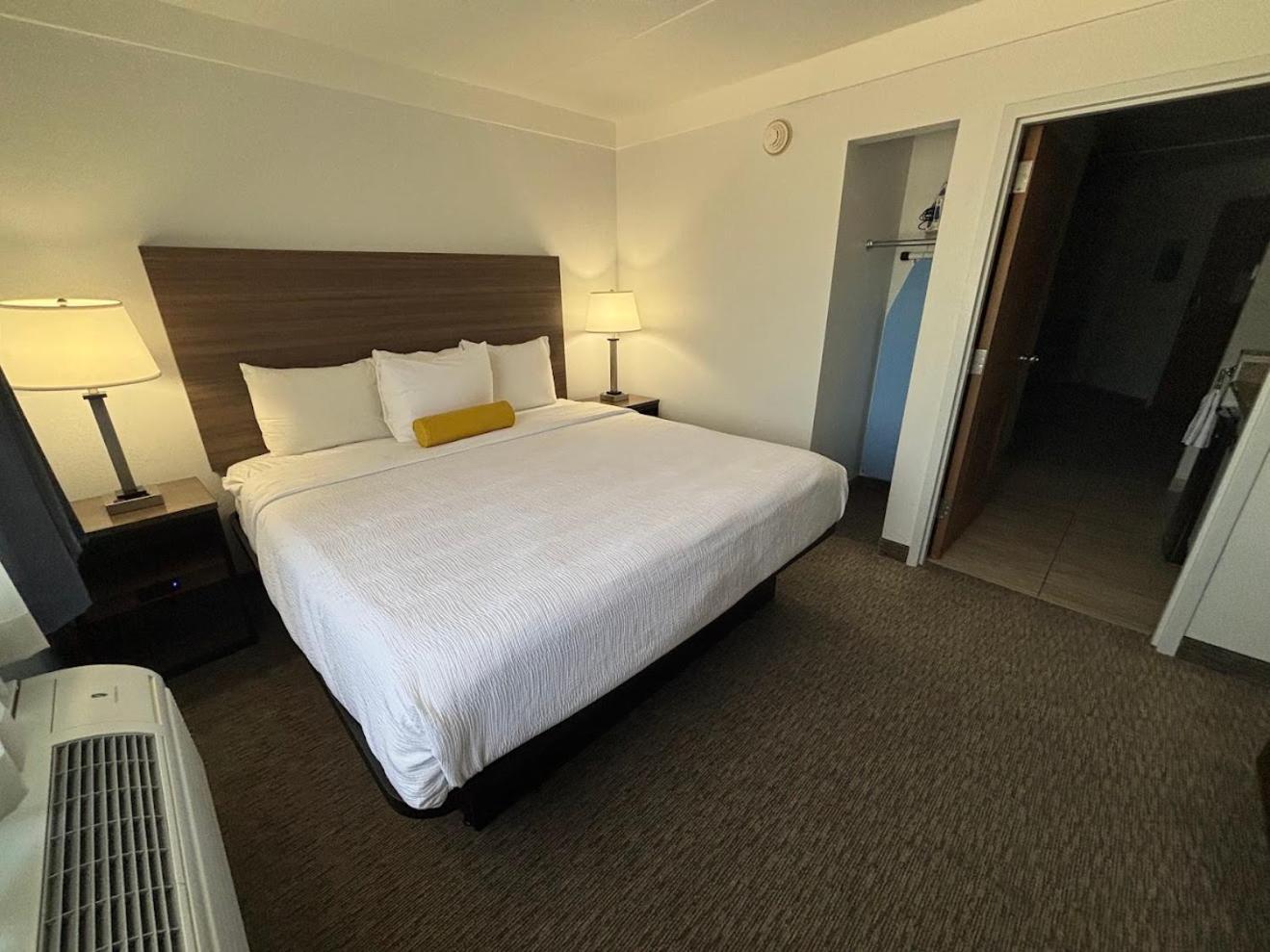 Hotel Pommier Indianola Екстериор снимка